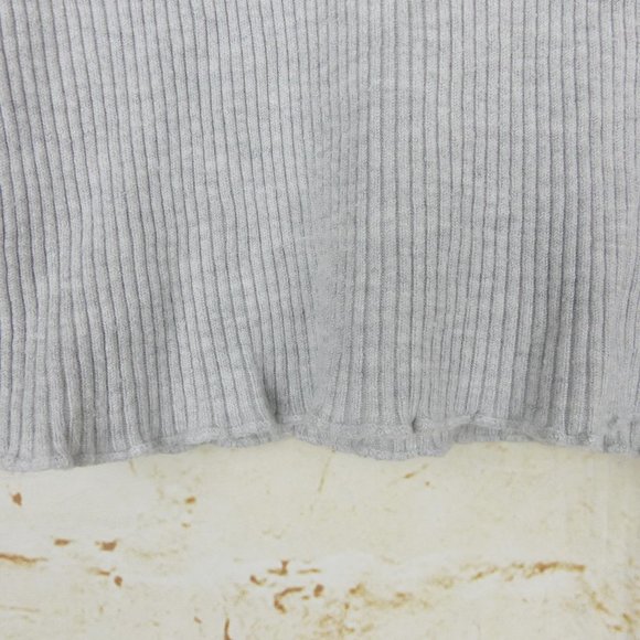 Brandy Melville Ribbed Crop Top Womens One Size Gray Lettuce Hem Short Sleeve - Picture 6 of 9